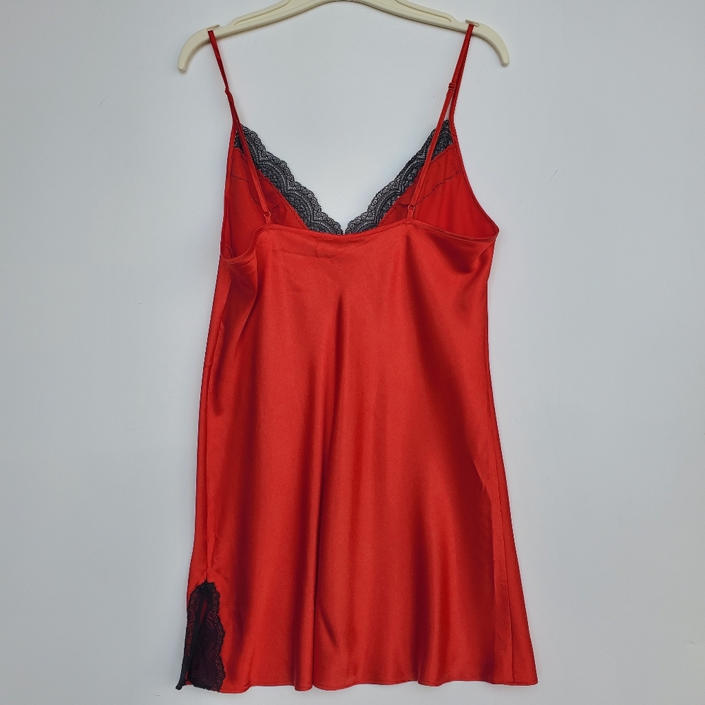 VICTORIA SECRET Red Satin Black Lace EUC Size L